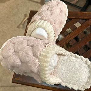 Home brand indoor plush slippers 7.5-8
